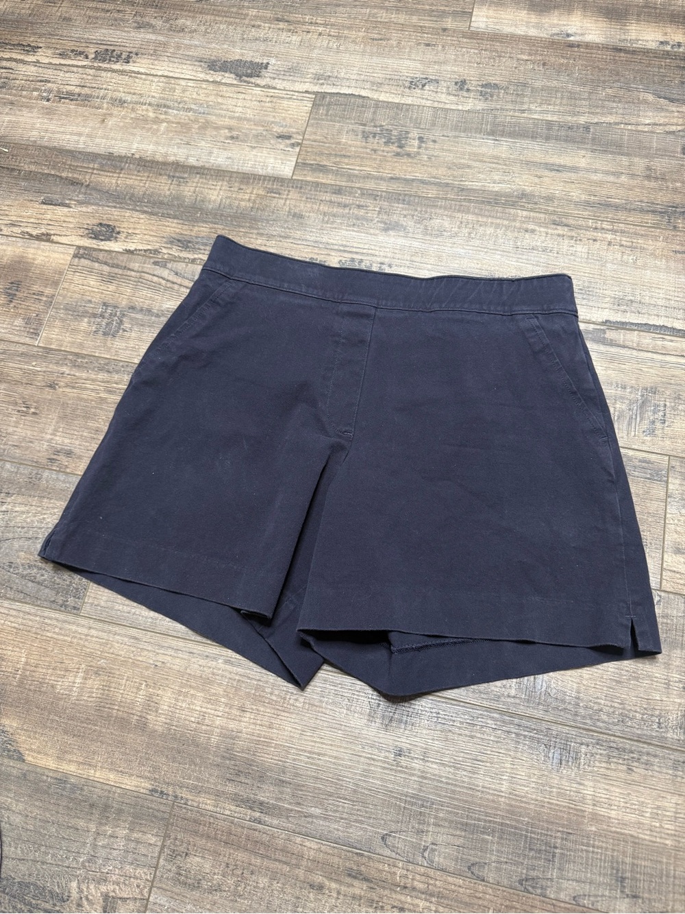 Spanx On The Go Polished 6 Inch Pull On Shorts 
Women's Size Medium Navy 20370